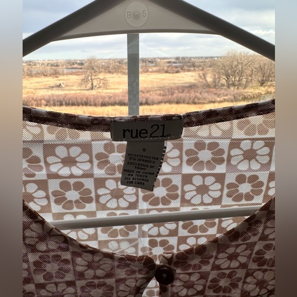 Cute netted cardigan/ long sleeve top - Picture 3 of 3